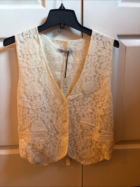 Lace Sleeveless Vest Tunic in Cream